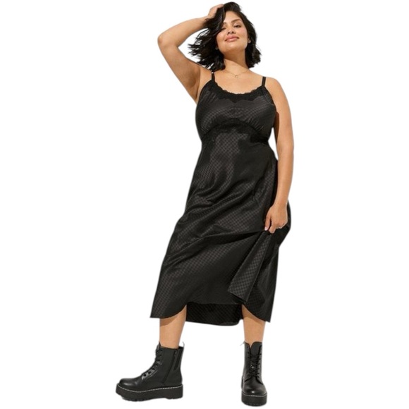 Torrid Tea Length Woven Jacquard Lace Trim Cami Dress Black Fairy Goth Sz 2/2X - Picture 1 of 9